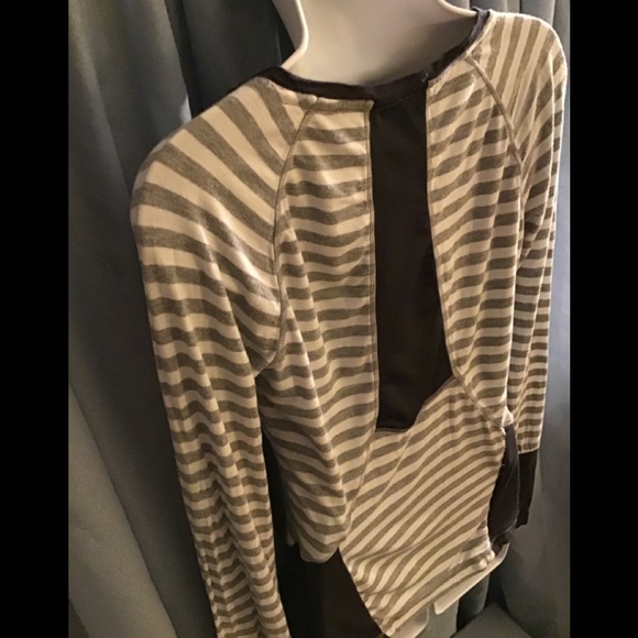 MPG- Athletic wear. Gray and white striped size M - Picture 2 of 10